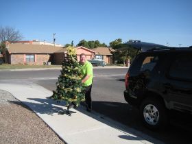 04.fw.dennis met kerstboom.JPG