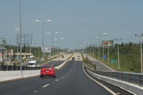 11 mex.straatbeeld ergens tussen cancun en playa del carmen.jpg